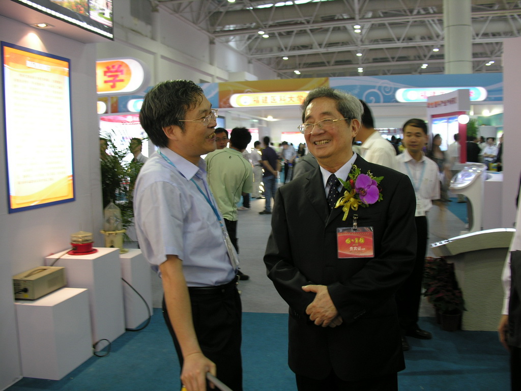 陈明义到J9·九游会「中国」官方网站展馆参观